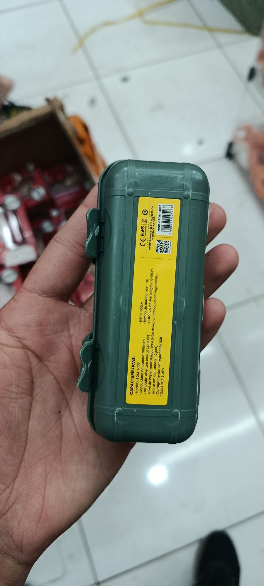 博明特便携式LED手电筒，绿色防水外壳，适合户外露营