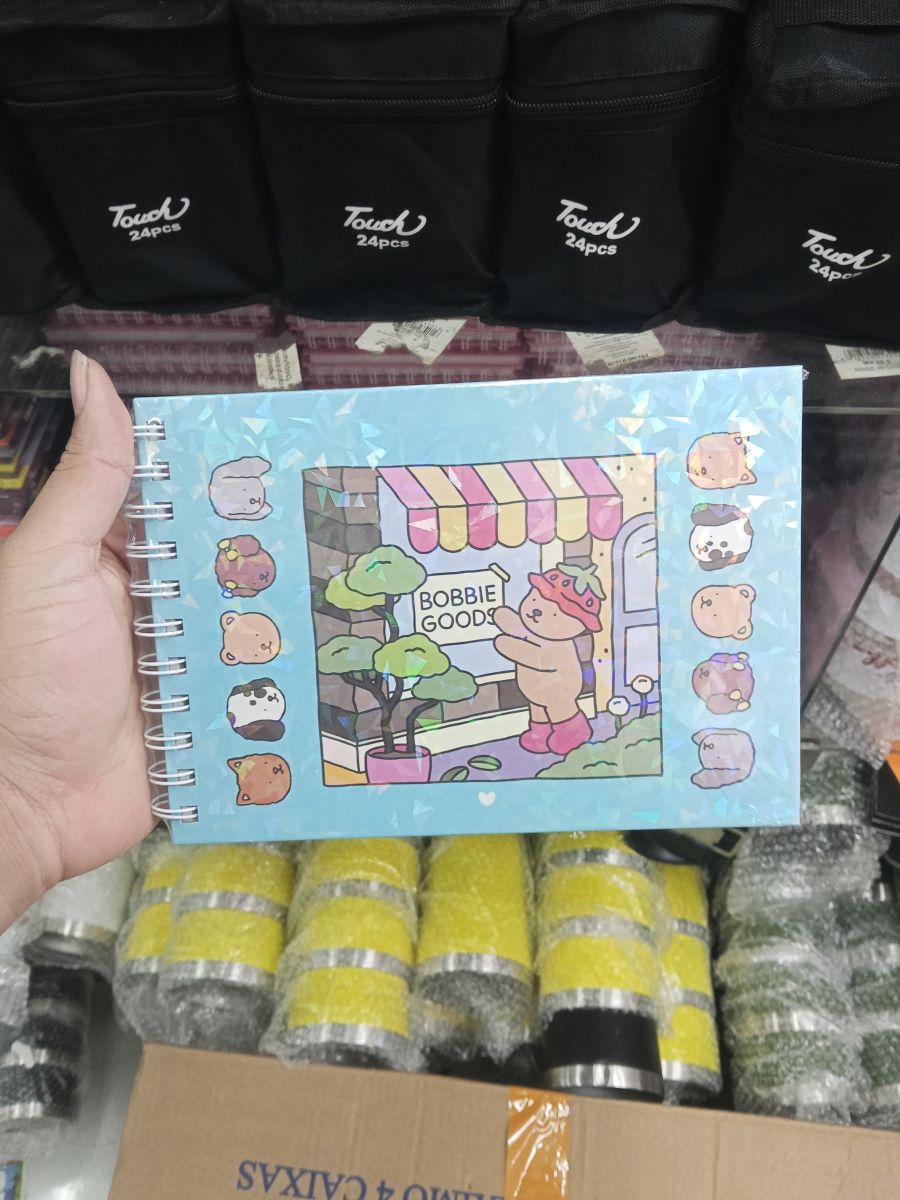 儿童读物 Bobbie Goods 可爱动物插画笔记本，适合绘画和记录，彩色封面，精美设计