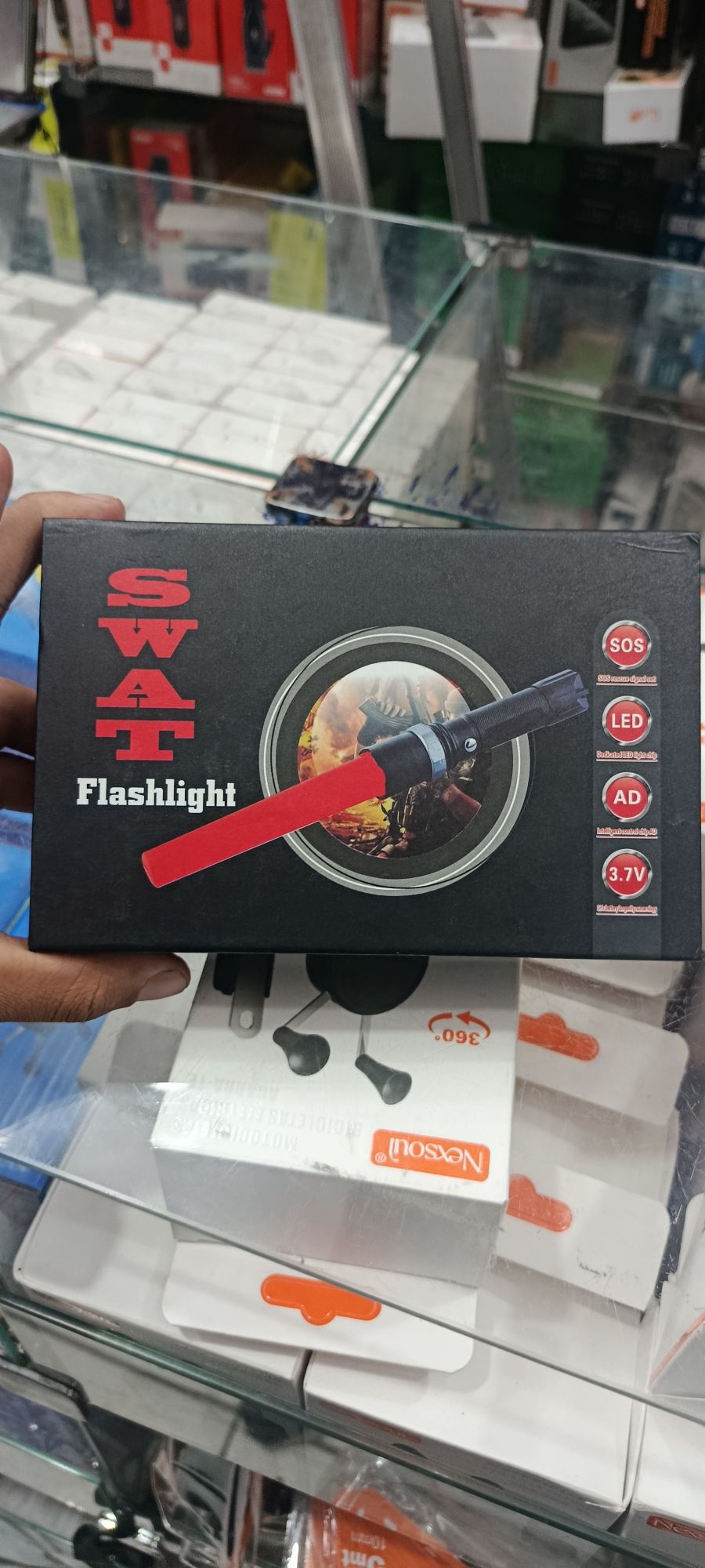 LED手电筒，品牌SBA，3.7V，50米照明，适合户外使用
