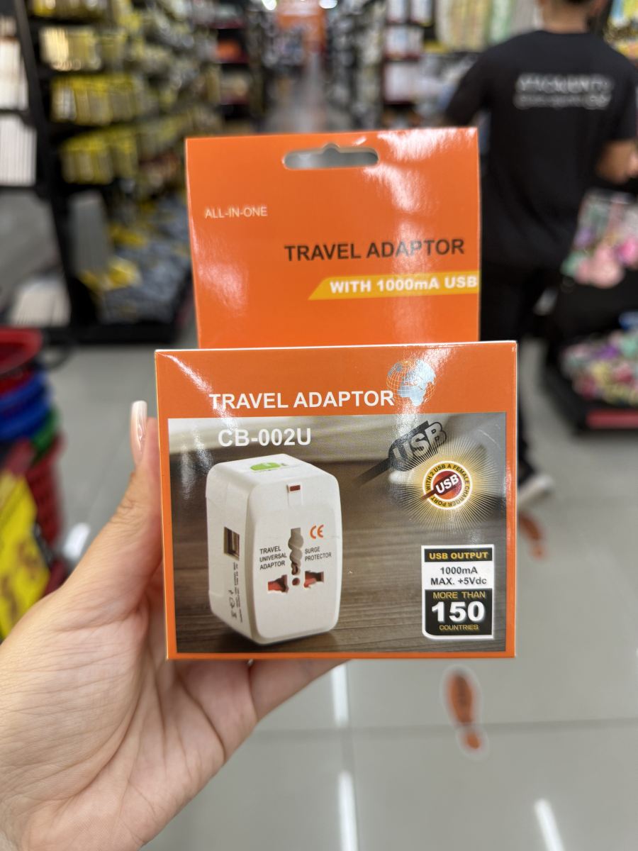 旅行适配器 CB-002U，带1000mA USB，适用于150个国家