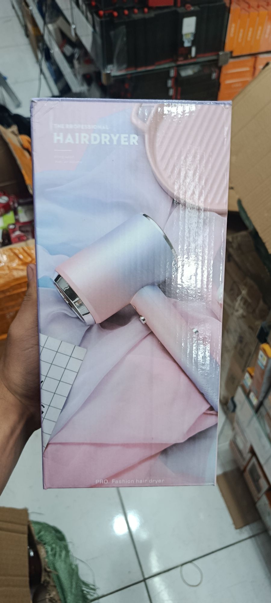 时尚电吹风，品牌：PRO，粉色，便携设计，适合旅行使用