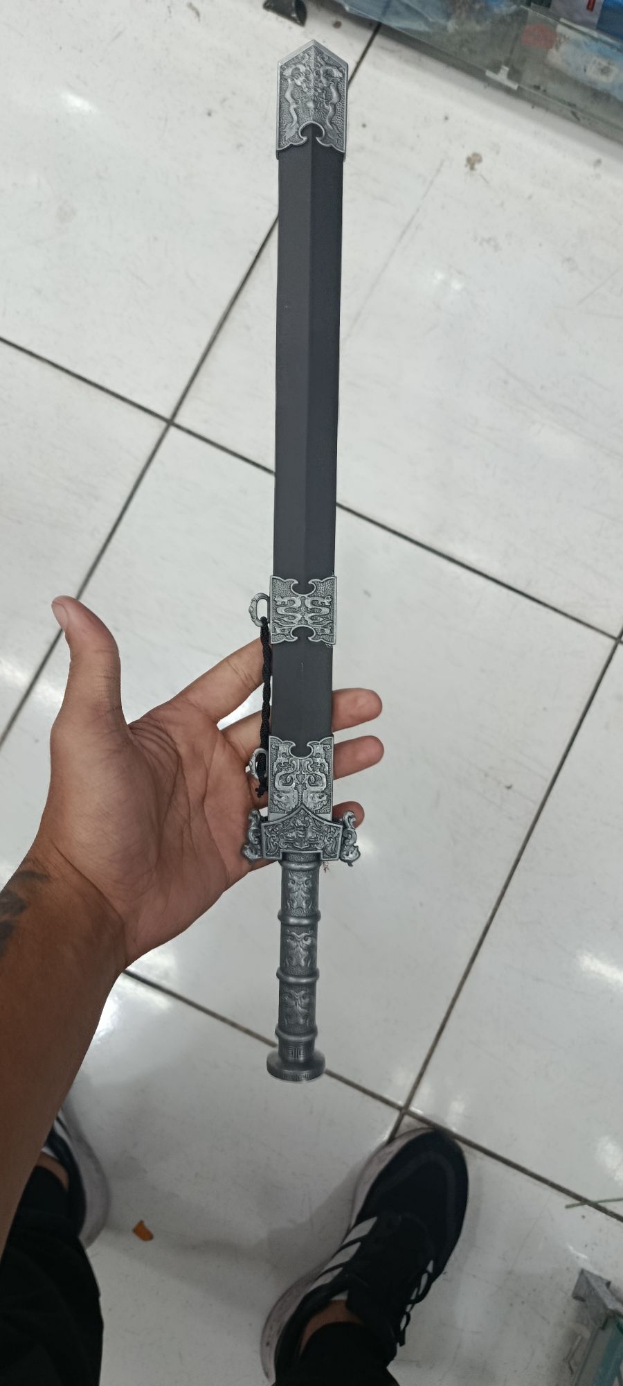 复古风格装饰剑，金属材质，适合收藏与展示