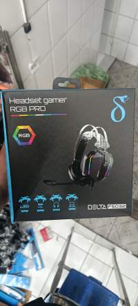 DELTA F503 RGB PRO游戏耳机，带RGB灯效，舒适佩戴，适合游戏使用