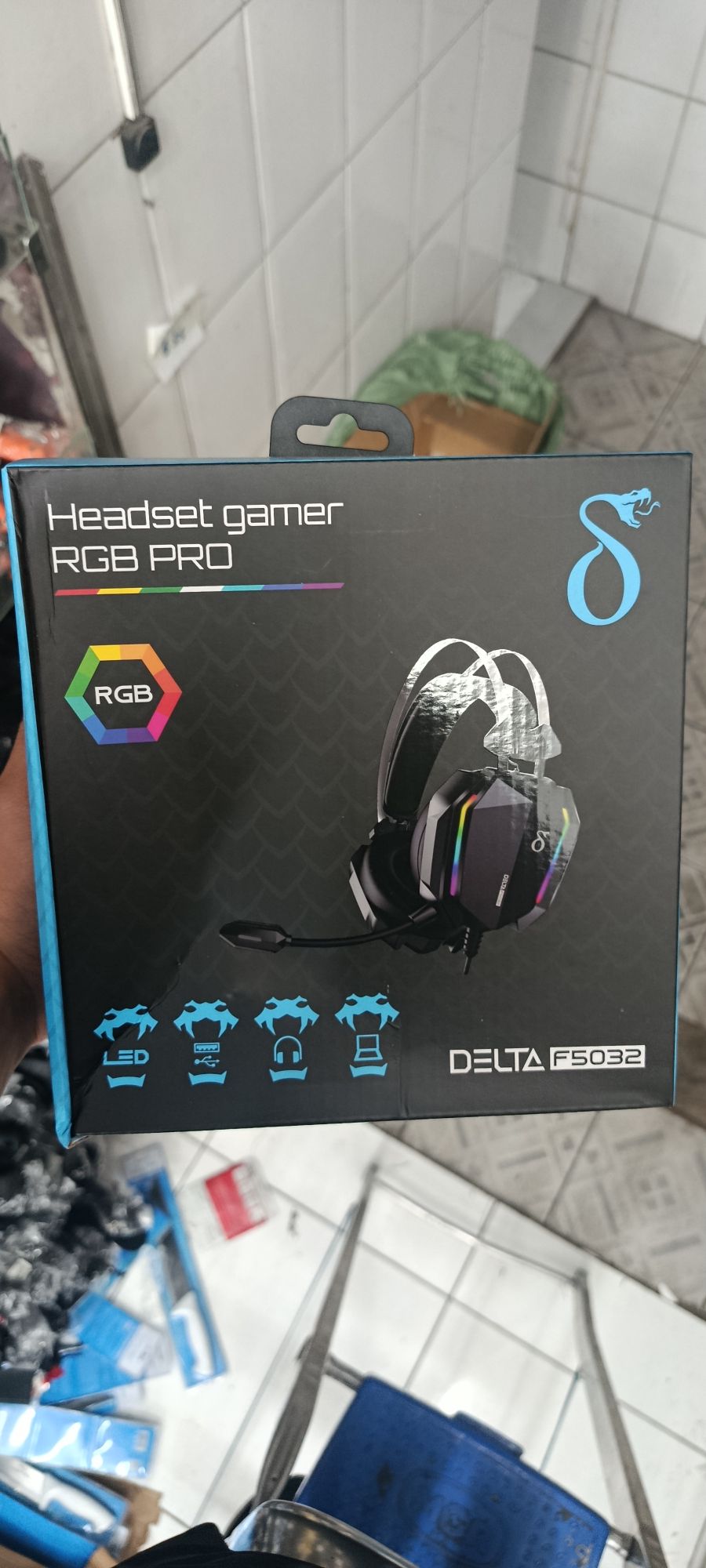DELTA F503 RGB PRO游戏耳机，带RGB灯效，舒适佩戴，适合游戏使用