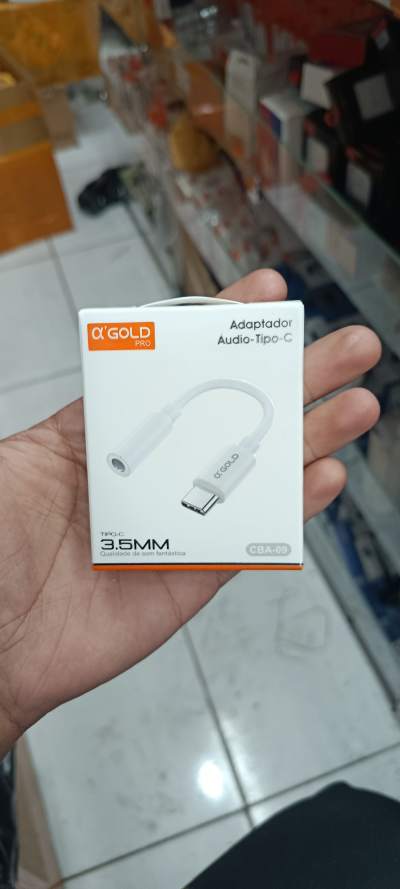 αGOLD Pro Type-C转3.5mm音频适配器，便携设计，兼容性强
