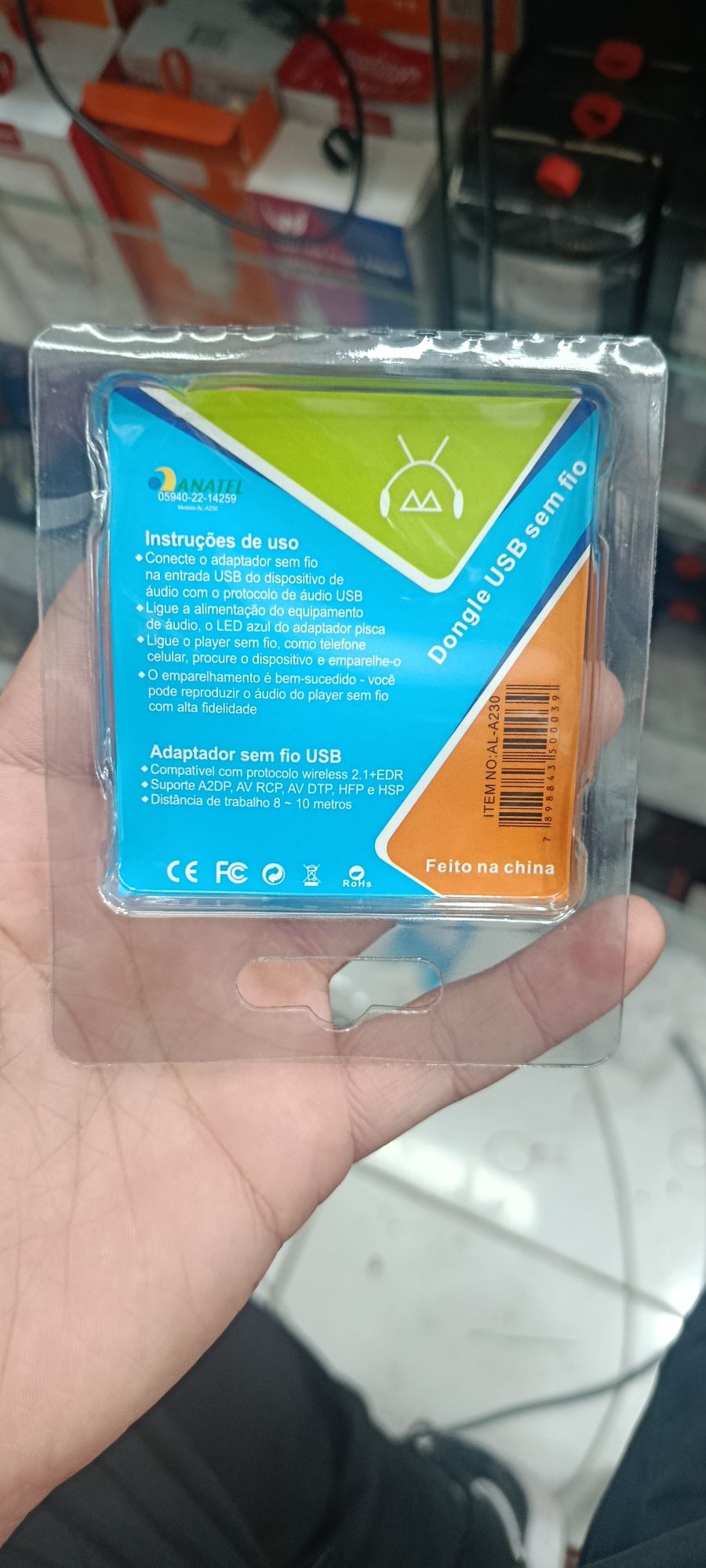 无线USB适配器，品牌：Netgear，支持多种设备，便携设计