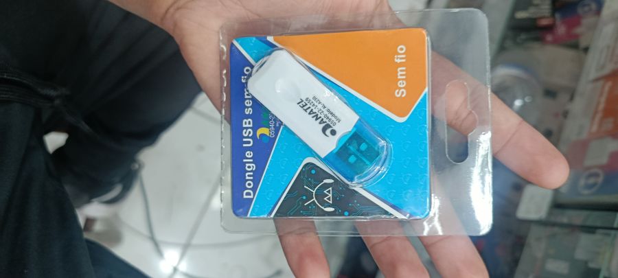 无线USB适配器，品牌：Netgear，支持多种设备，便携设计