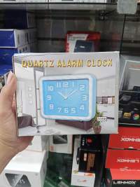 石英闹钟 蓝色 现代简约设计