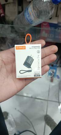 αGOLD USB微型适配器充电器，适用于多种设备，便携设计