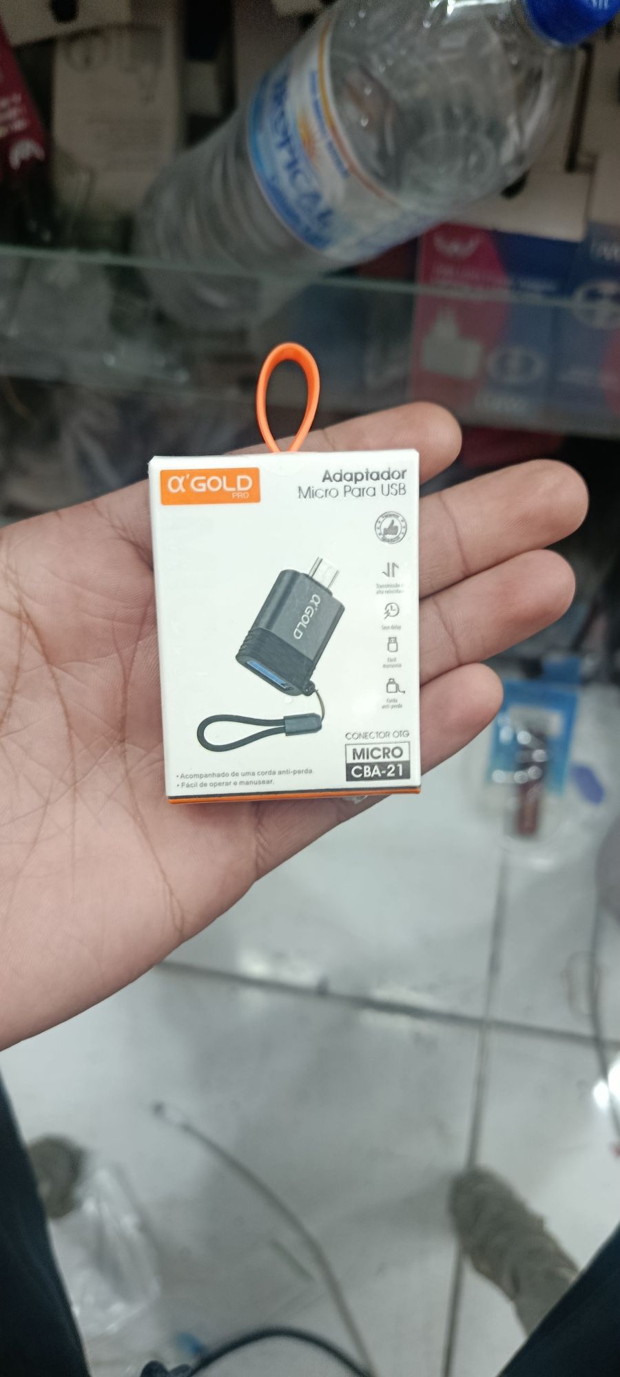 αGOLD USB微型适配器充电器，适用于多种设备，便携设计