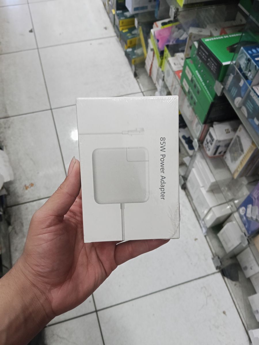 苹果 85W 充电头，适用于MacBook，轻便设计，快速充电