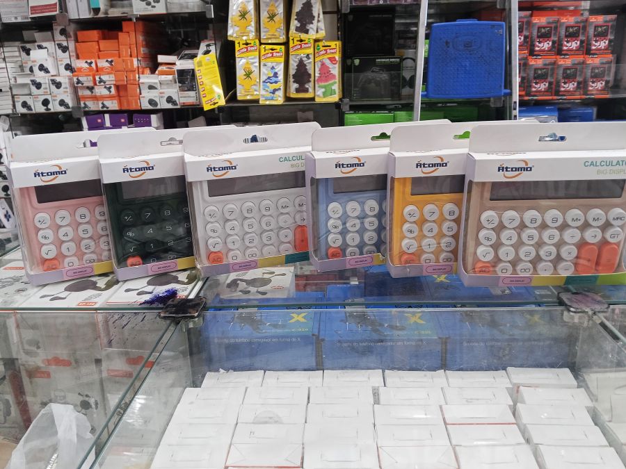 计算器，Fitama品牌，多种颜色可选，适合学生和办公使用