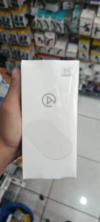8K高清无线鼠标，简约白色设计，适用于办公和游戏