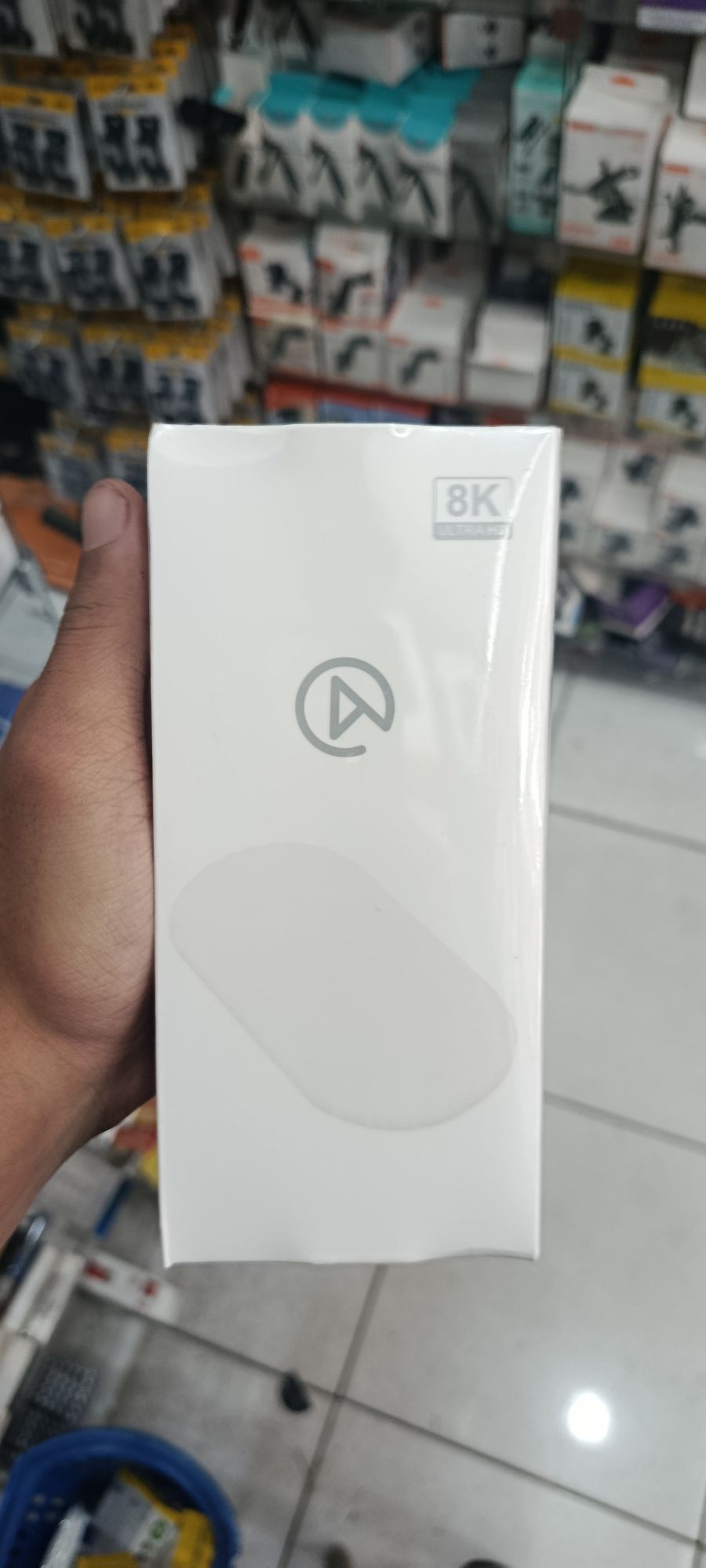 8K高清无线鼠标，简约白色设计，适用于办公和游戏
