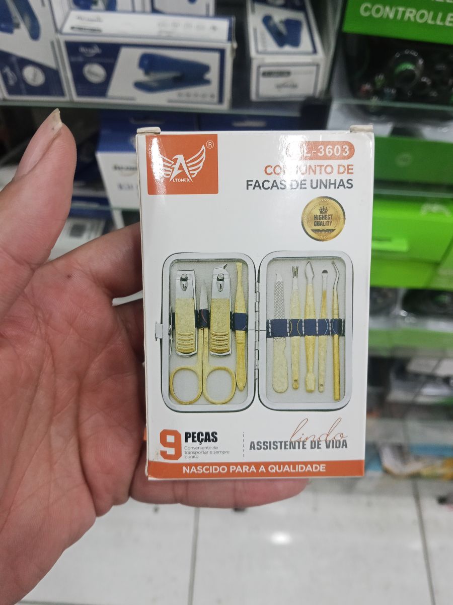 护甲工具套装，包含9件指甲护理工具，适合专业和家庭使用