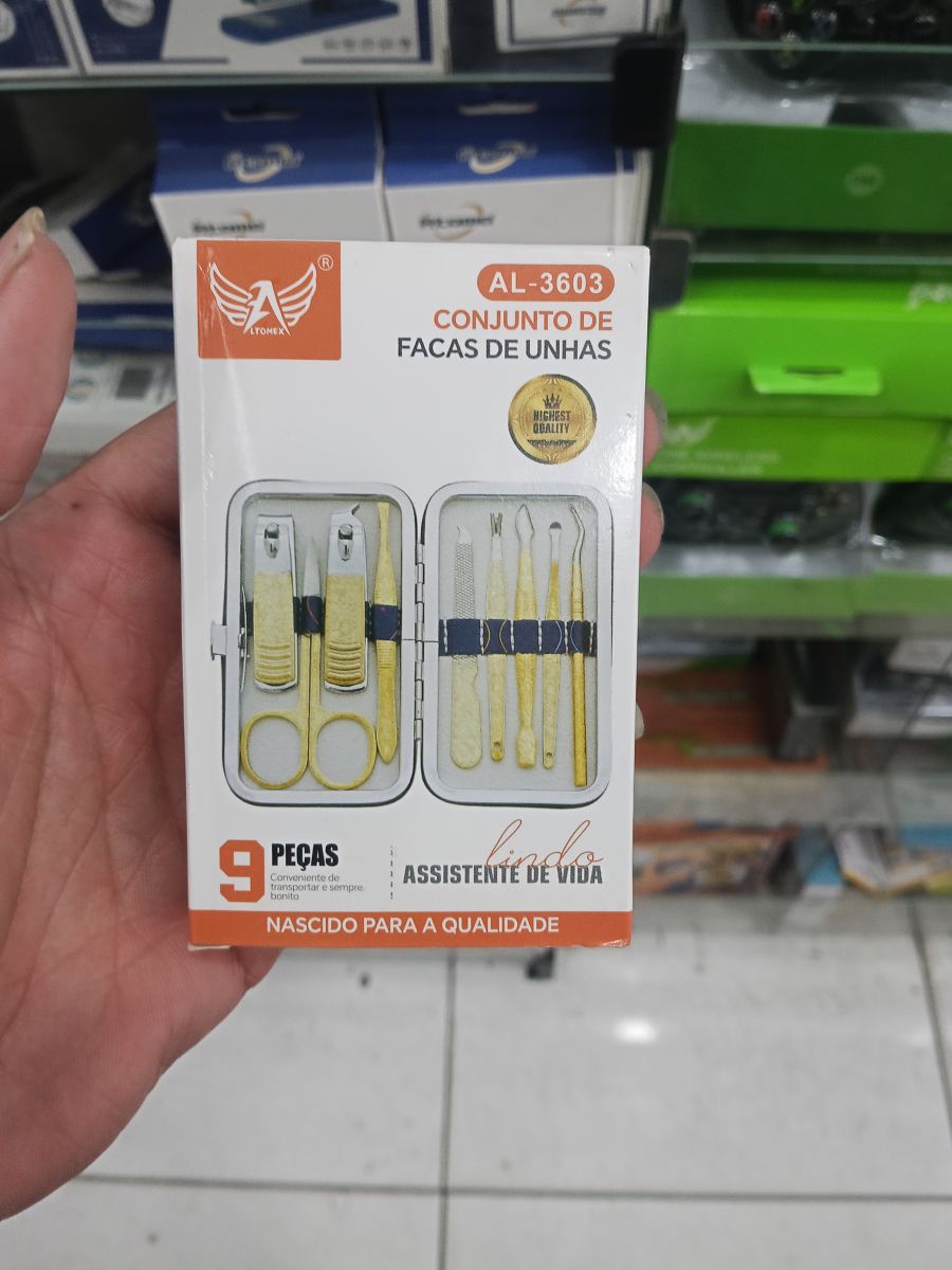 护甲工具套装，包含9件指甲护理工具，适合专业和家庭使用