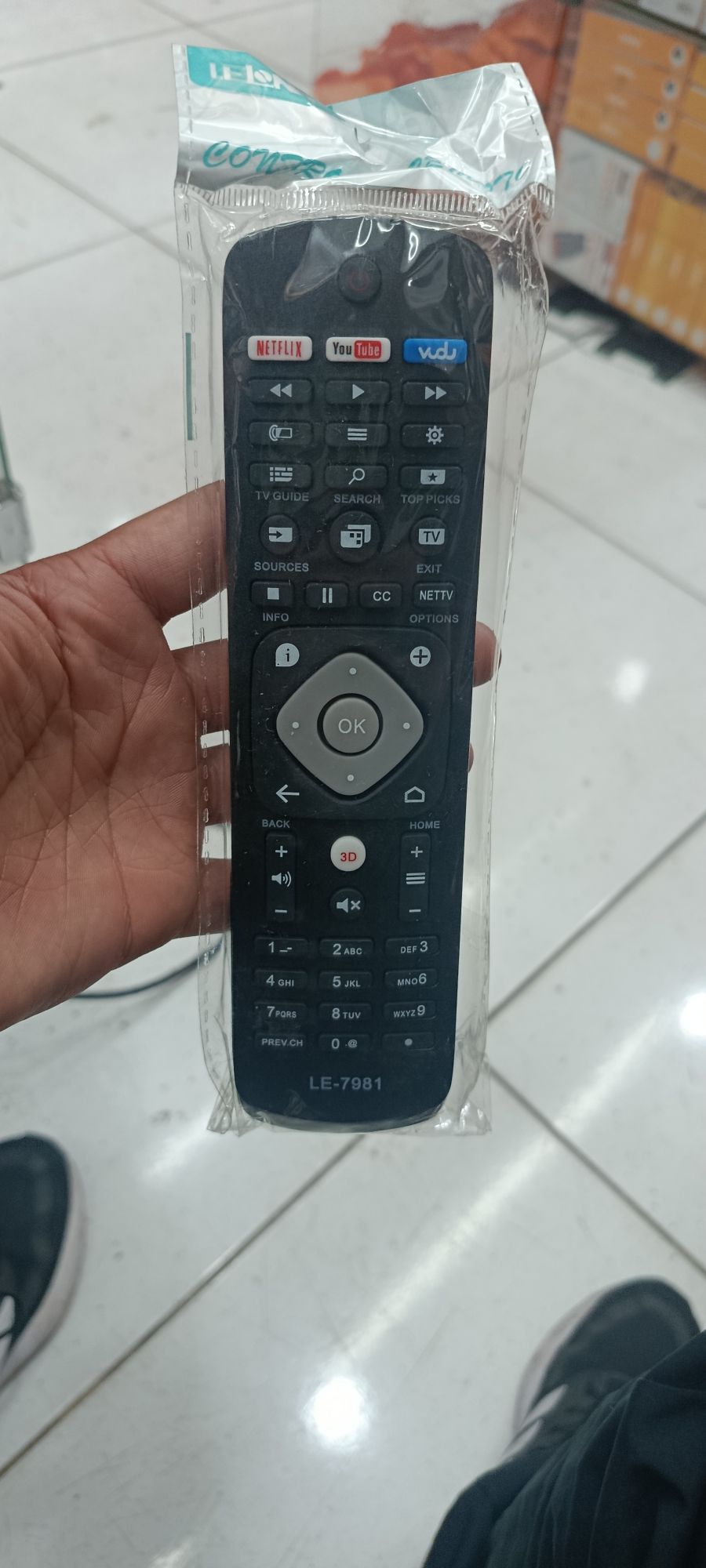 LE-7051遥控器，适用于多种设备，支持Netflix和YouTube，黑色