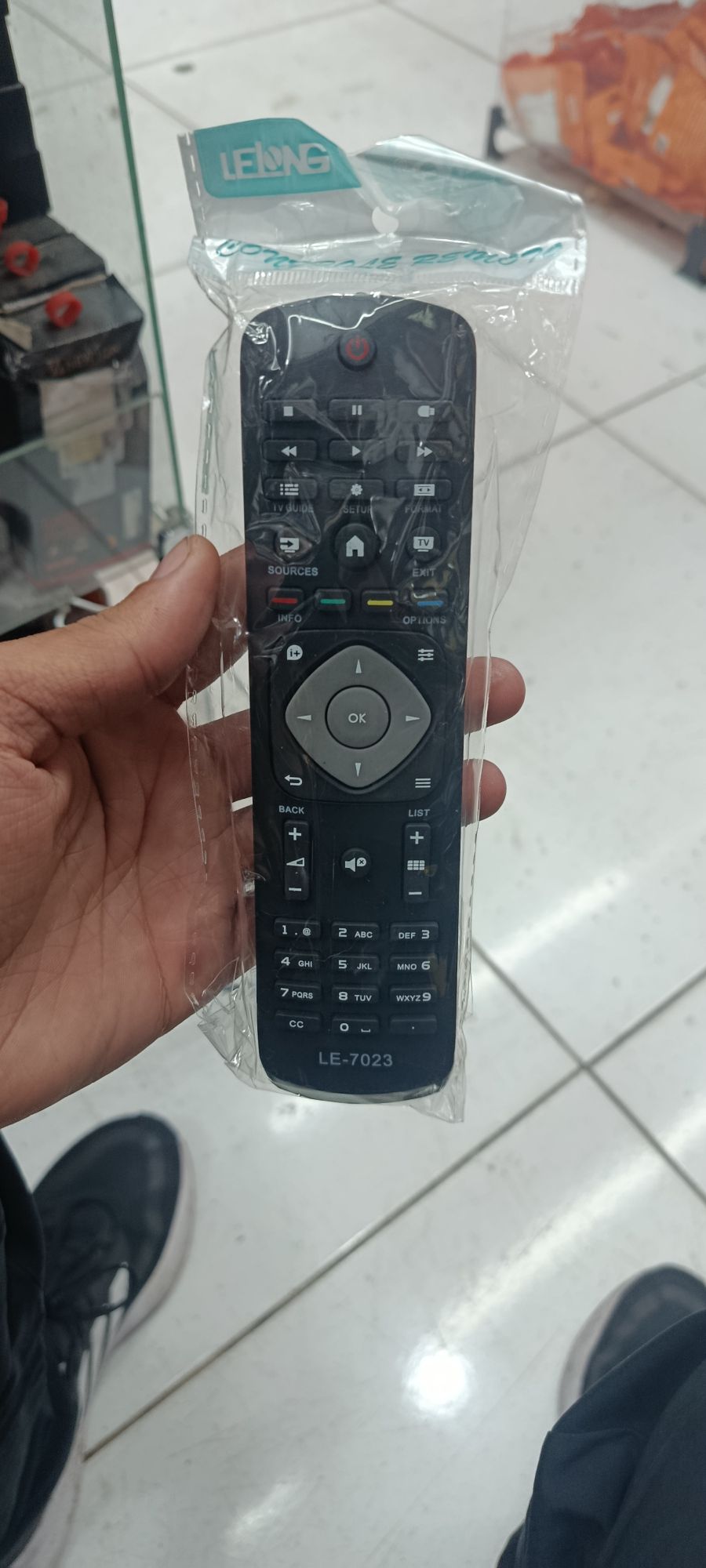 LE-7051遥控器，适用于多种设备，支持Netflix和YouTube，黑色