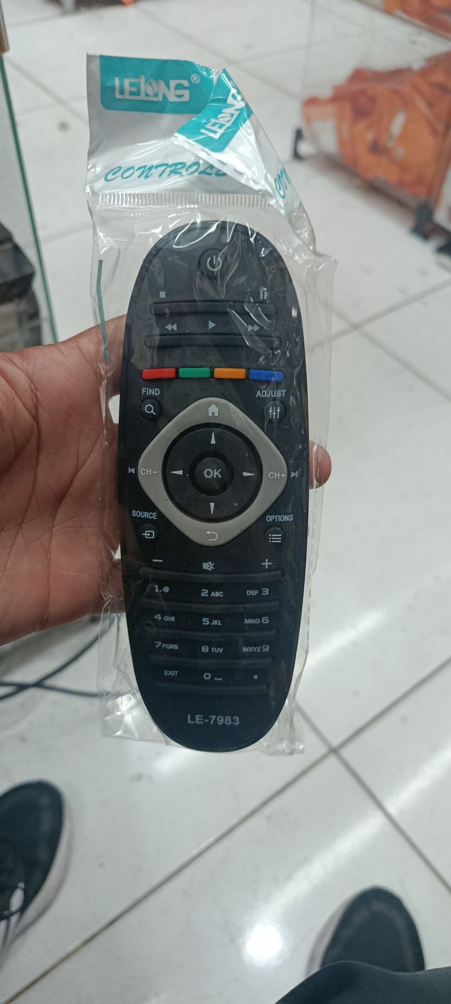 LE-7051遥控器，适用于多种设备，支持Netflix和YouTube，黑色