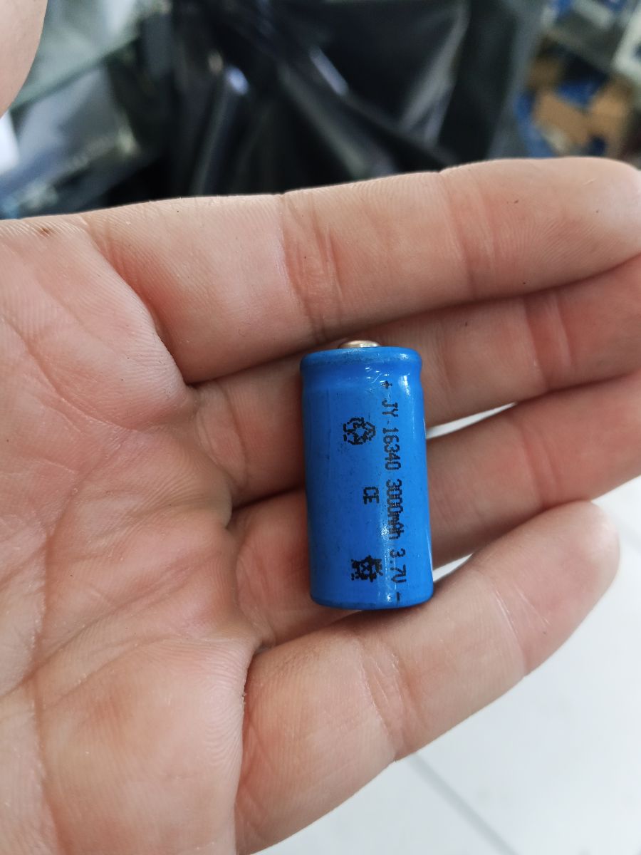18650锂电池 9800mAh 3.7V 蓝色