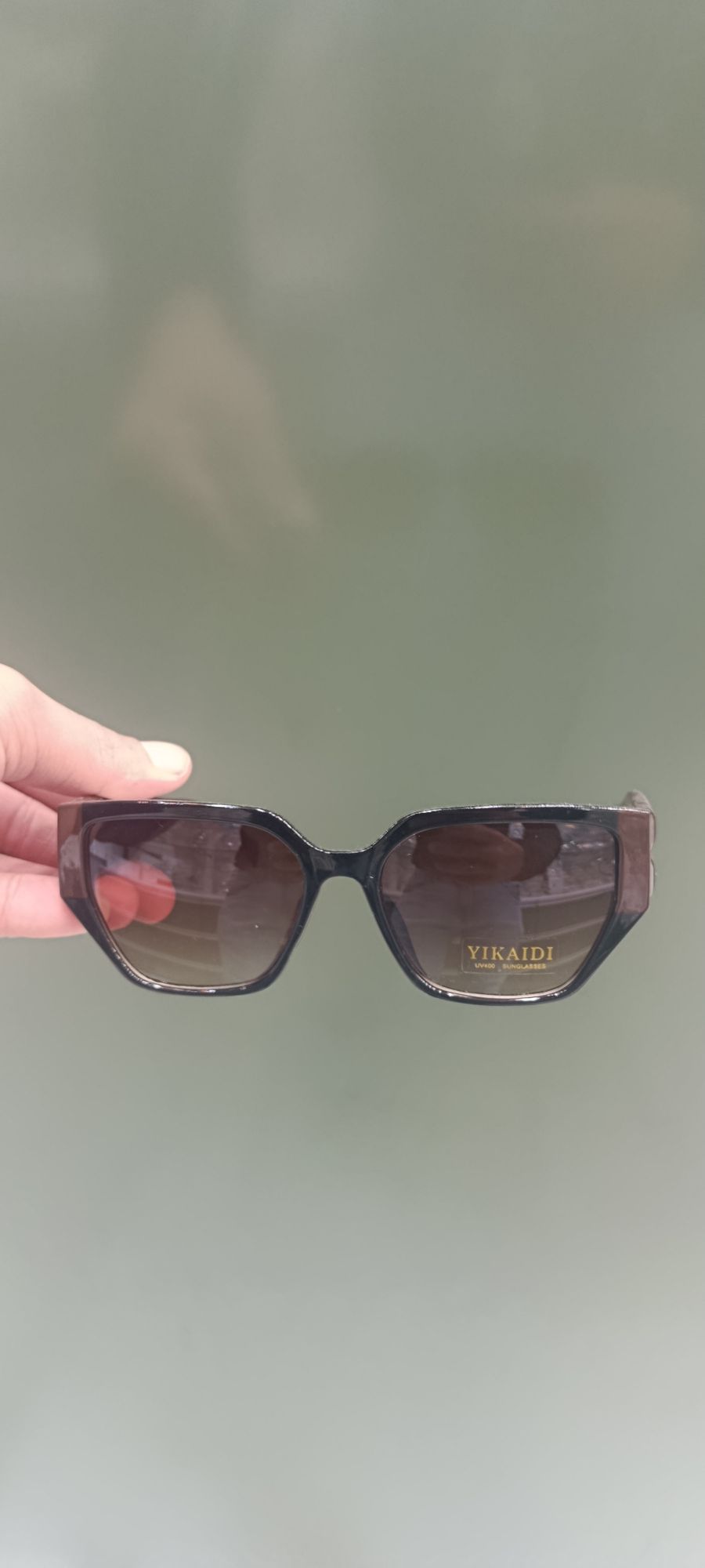 YIKAIPEI时尚太阳镜，黑色框架，适合多种场合，防紫外线