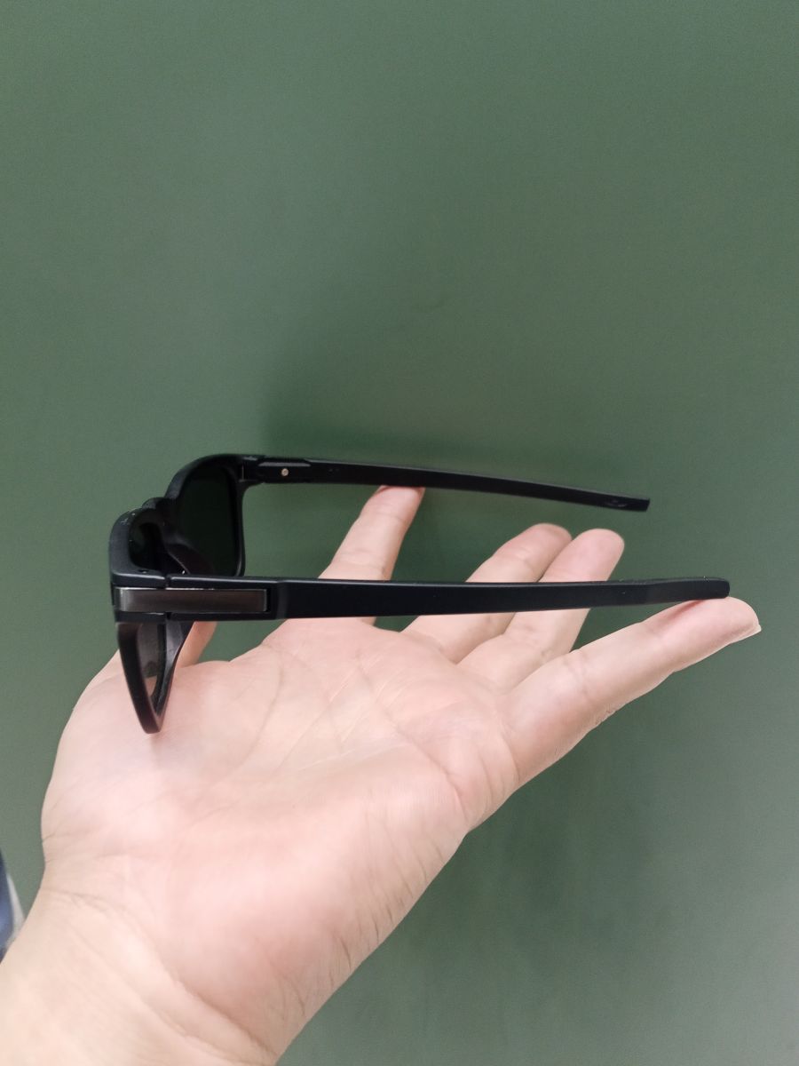 偏光太阳镜，黑色，品牌OM534，规格52-18-145