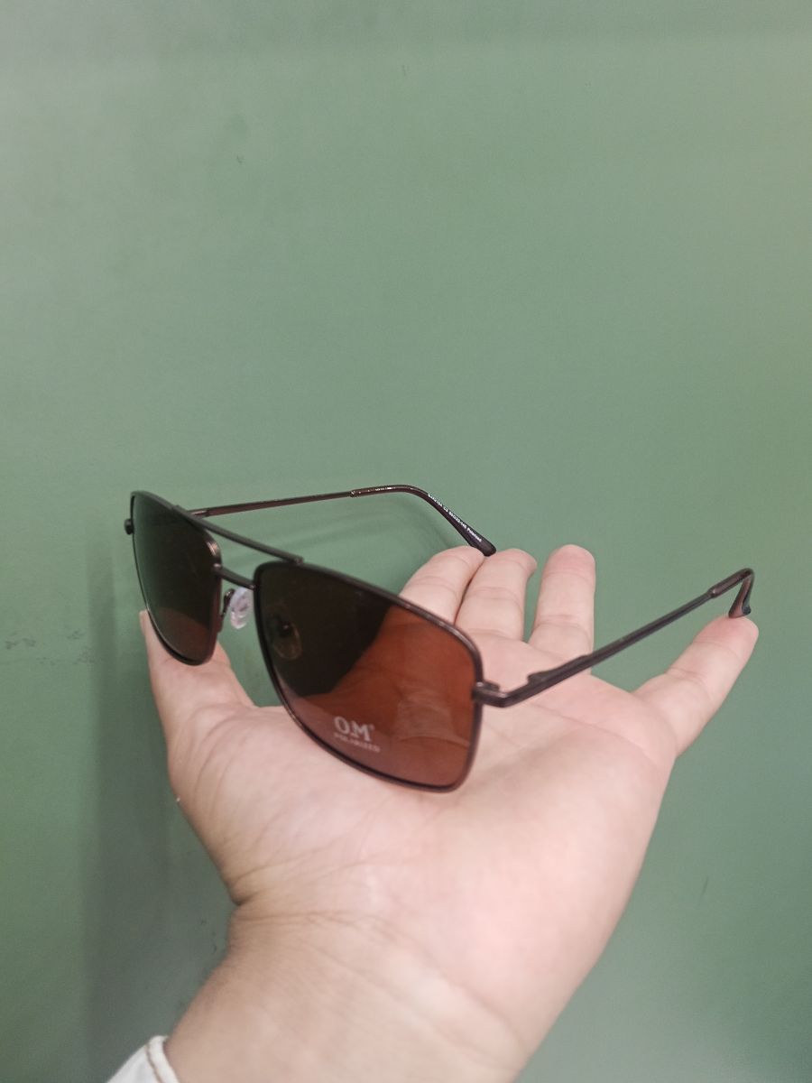 OM品牌偏光太阳镜，时尚方形，棕色镜片，适合户外活动