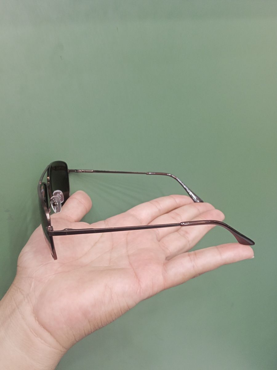 OM品牌偏光太阳镜，时尚方形，棕色镜片，适合户外活动