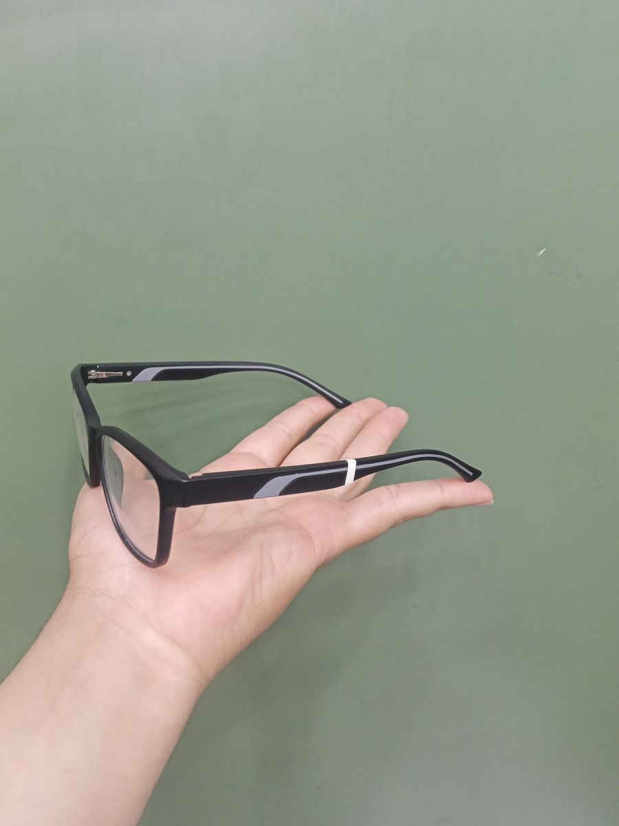 时尚黑框眼镜，适合男士，轻便耐用，防紫外线