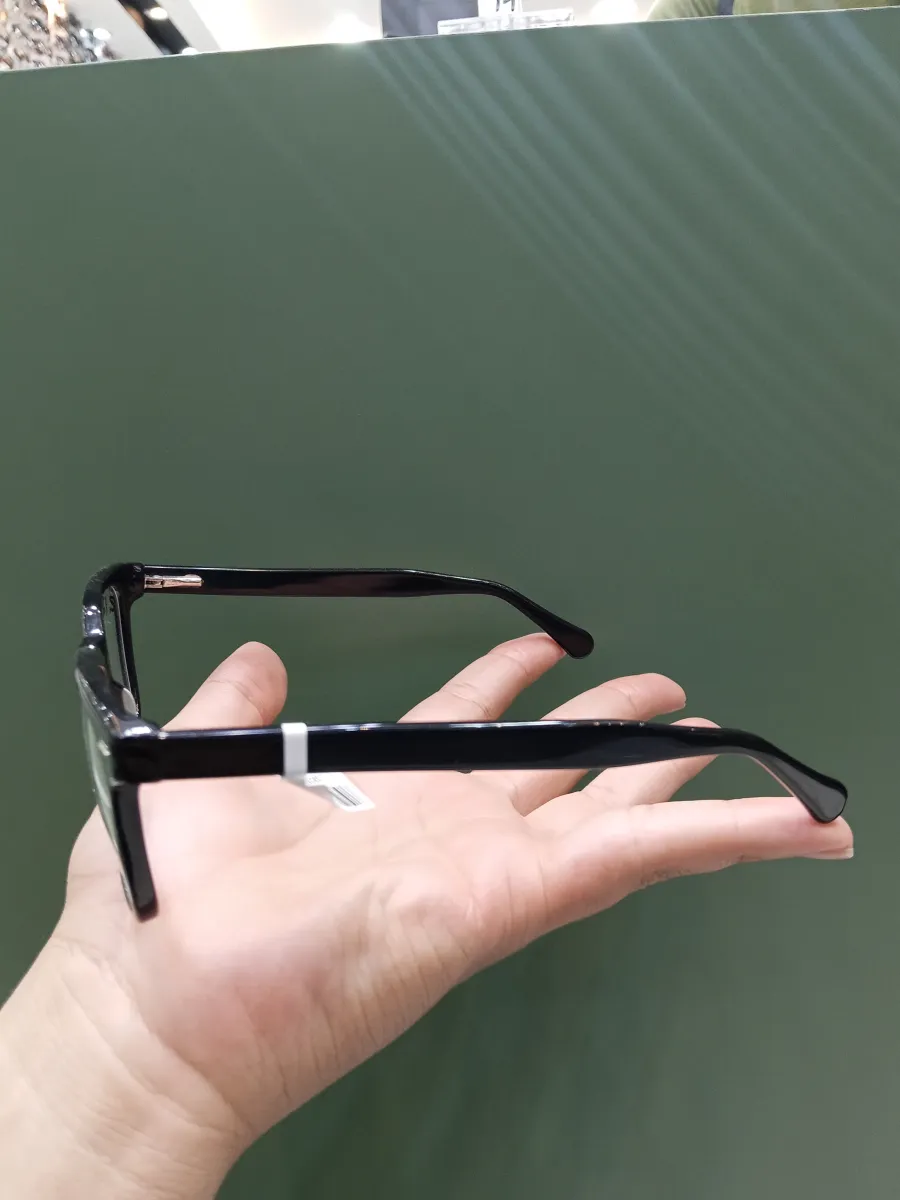 黑色方形眼镜框，适合多种镜片，时尚潮流设计
