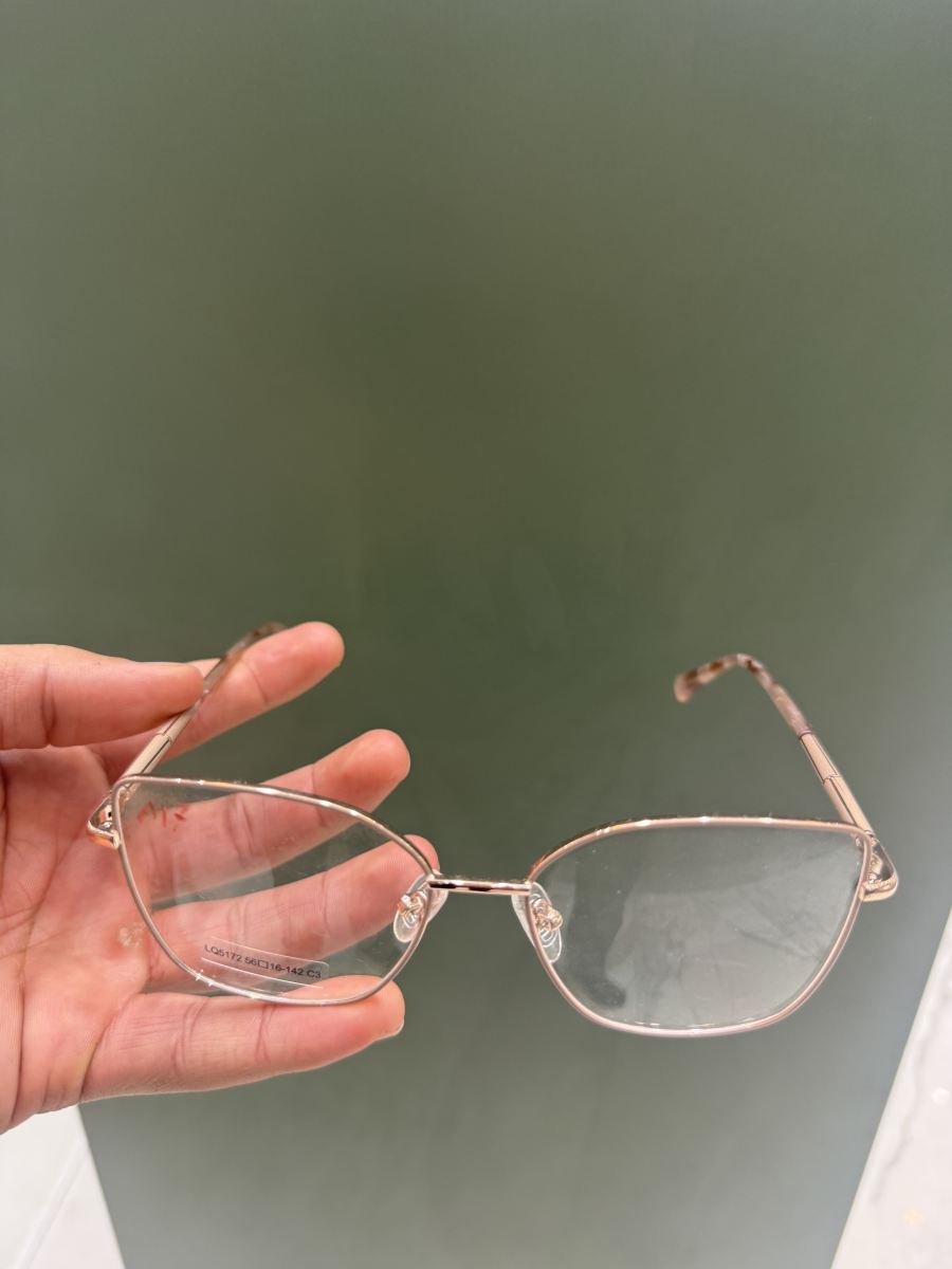 时尚猫眼眼镜，银色框架，透明镜片，适合男女