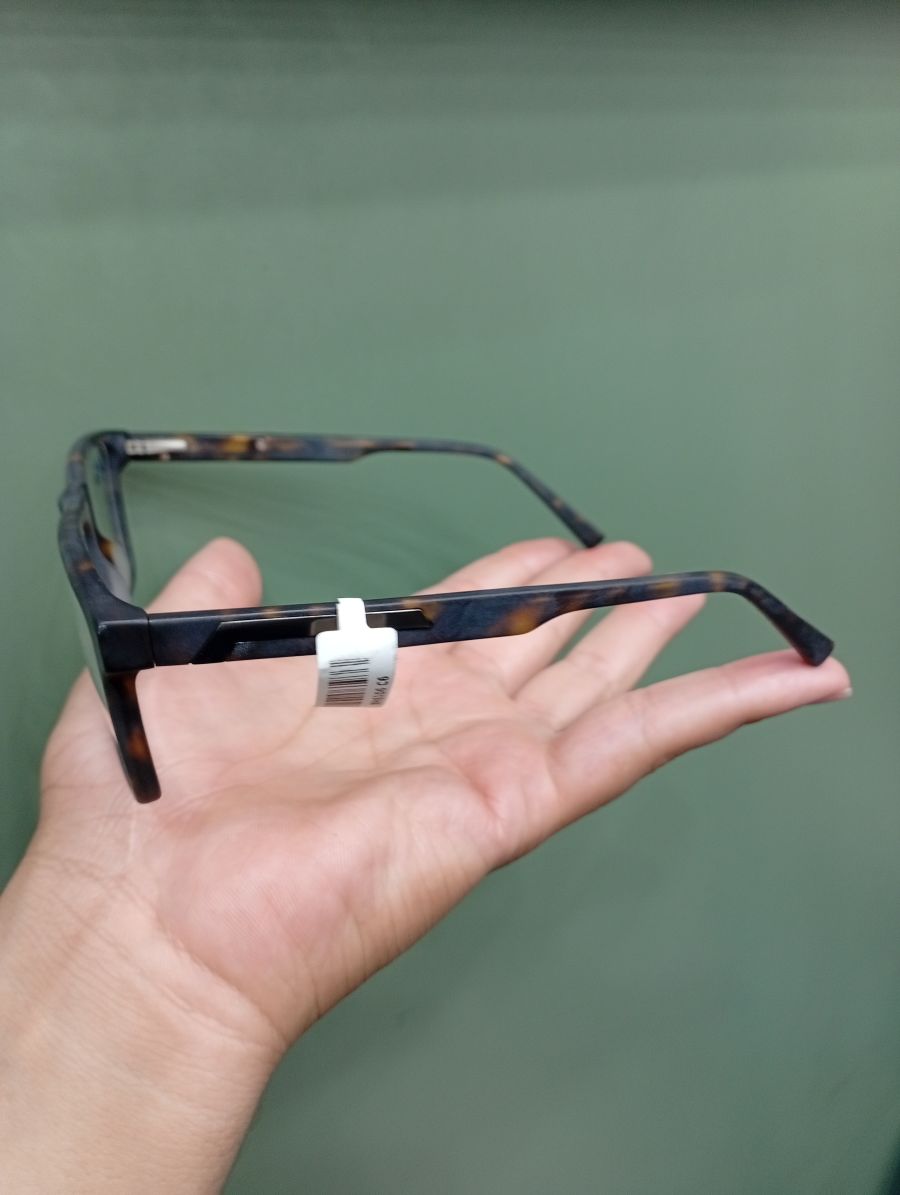 时尚方形眼镜框，黑色纹理，适合多种场合