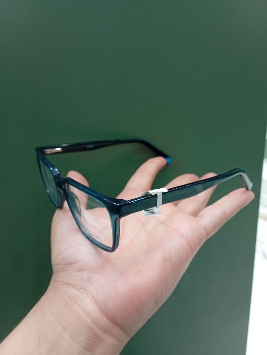 时尚眼镜框，品牌JC，颜色深蓝，适合多种场合