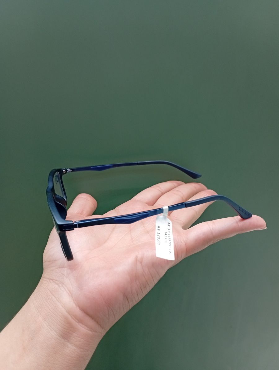 时尚蓝框眼镜，适合日常佩戴，轻便舒适，适合多种脸型