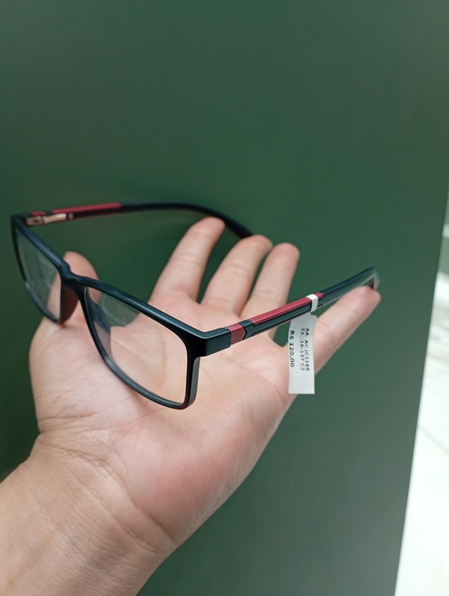时尚黑框眼镜，品牌：JAGUAR，型号：JG165，适合日常佩戴