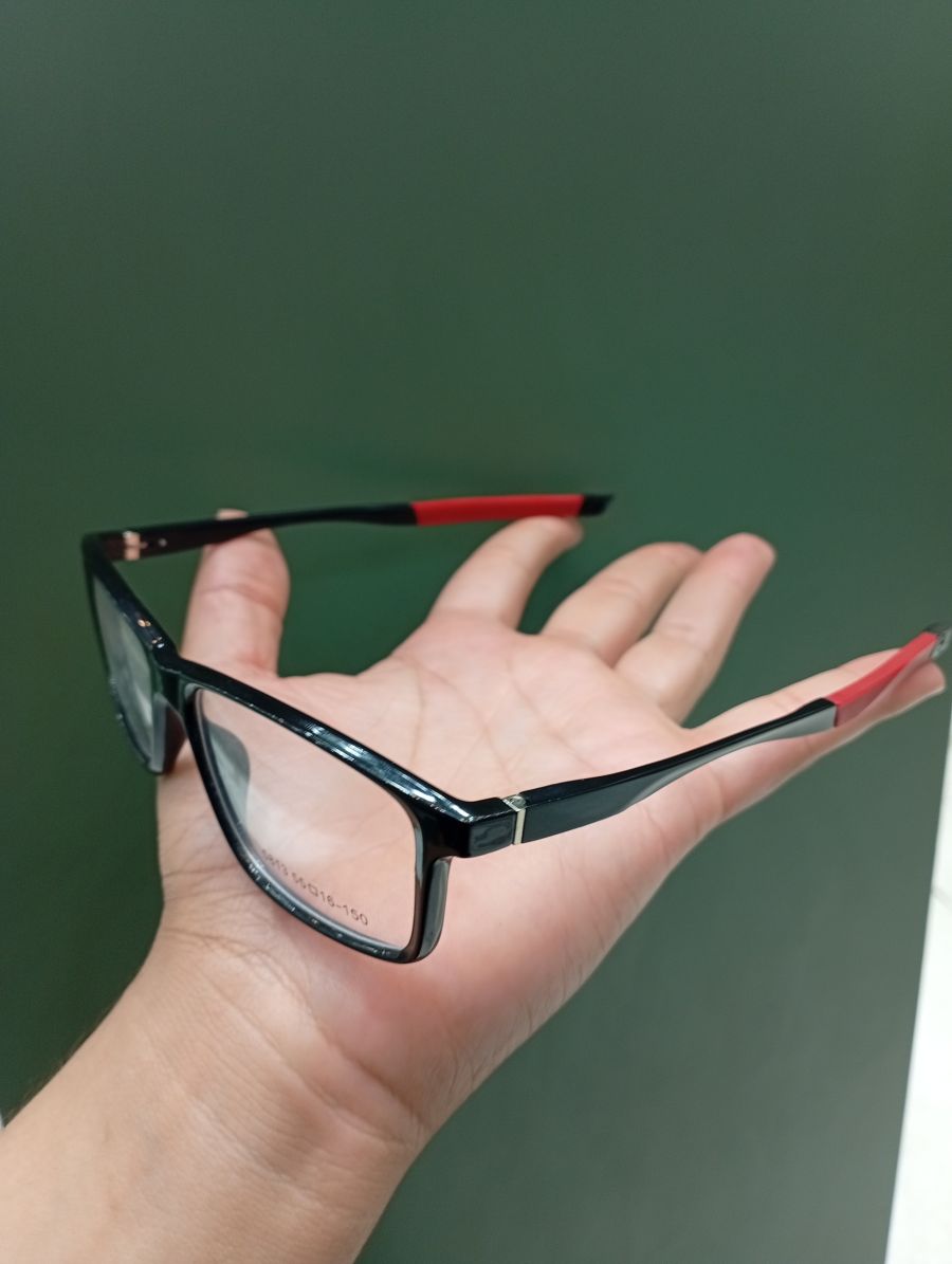 时尚黑红框眼镜，适合日常佩戴，轻便耐用