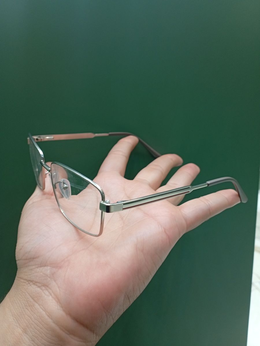 时尚金属框眼镜，适合男士，轻便耐用，透明镜片