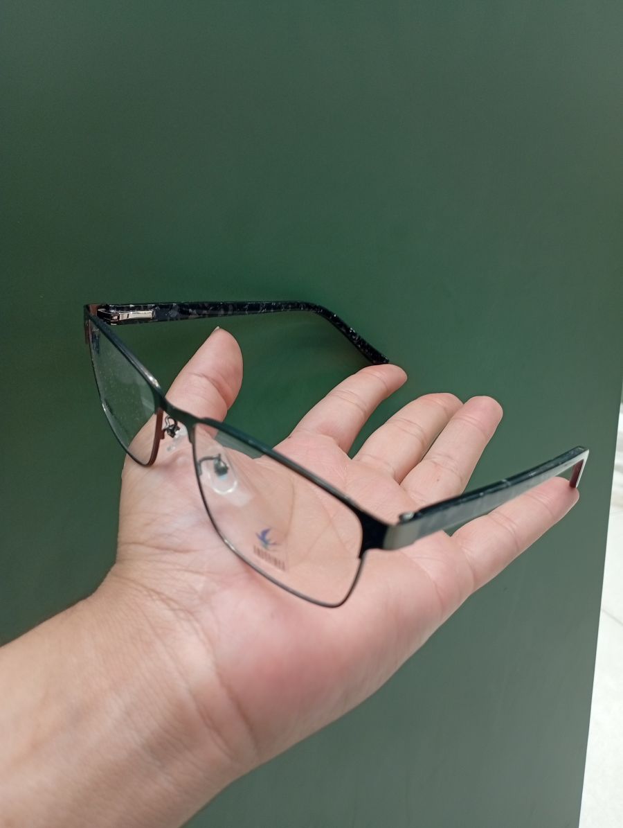 时尚品牌眼镜，透明镜片，黑色框架，适合男女