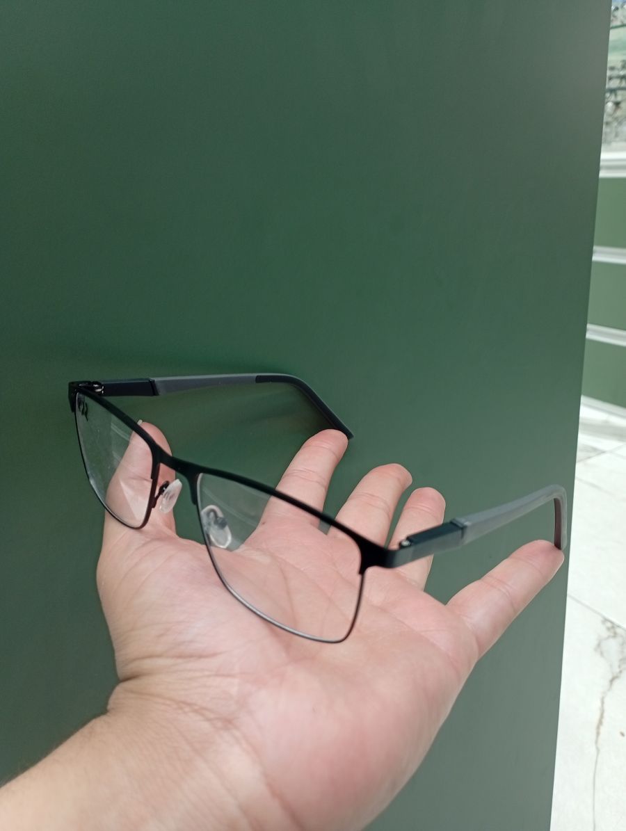 X21品牌男士近视眼镜，黑色金属框，时尚轻便，适合日常佩戴