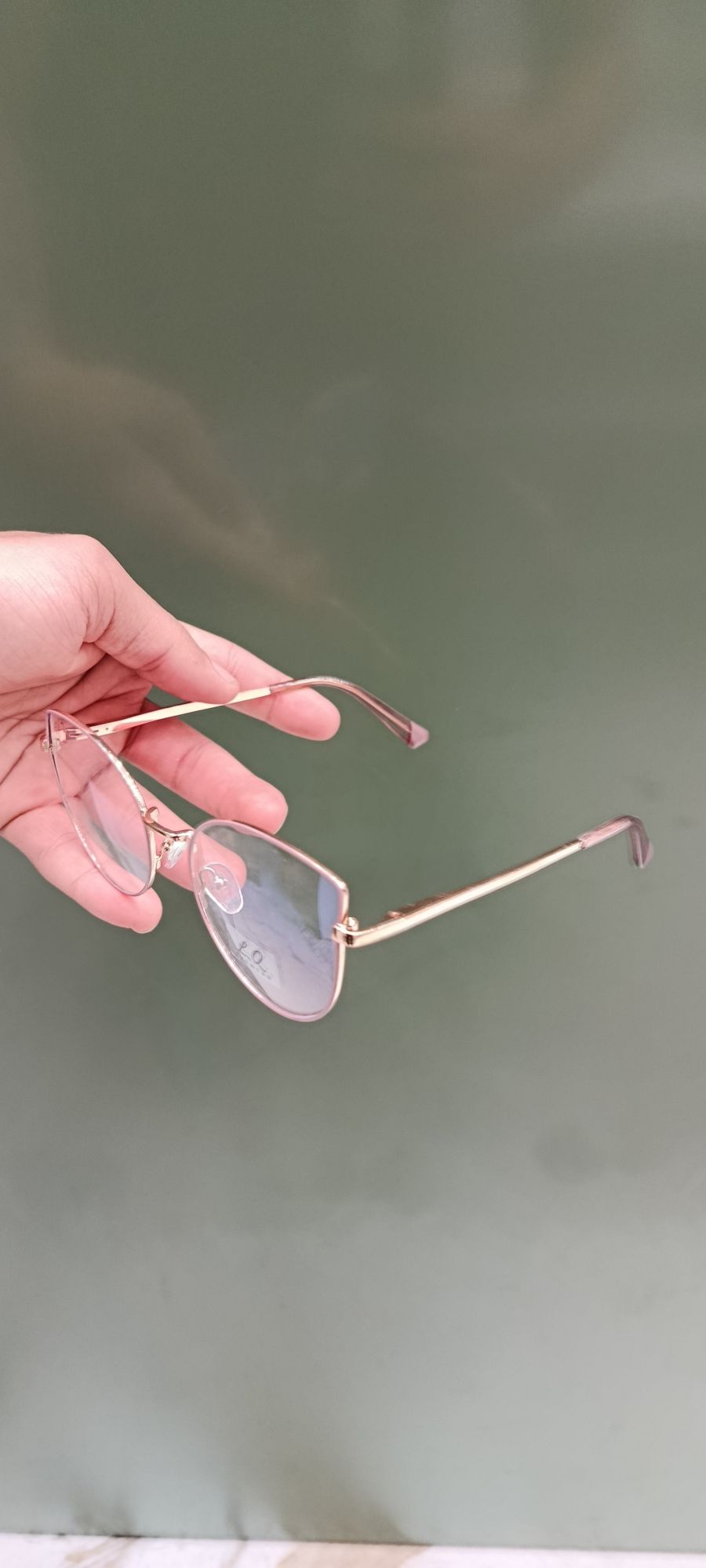 Ray-Ban 时尚猫眼太阳镜，金色框架，适合多种场合