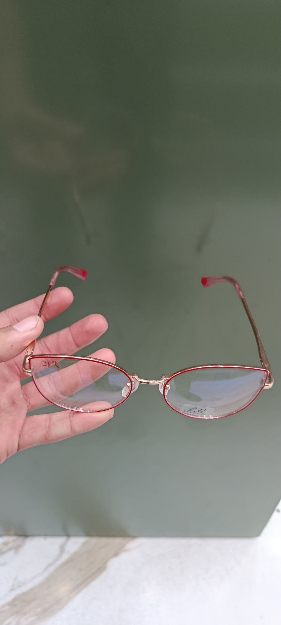 Ray-Ban 时尚猫眼太阳镜，金色框架，适合多种场合