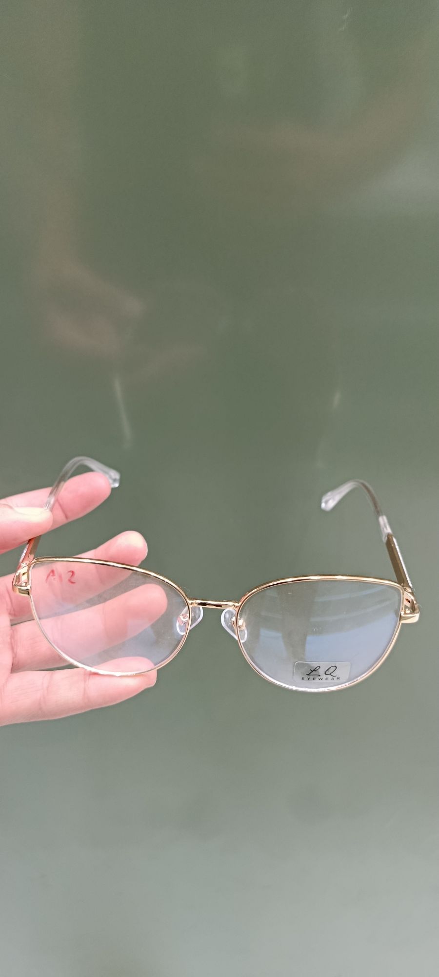 时尚金边眼镜，轻便透明镜片，适合日常佩戴