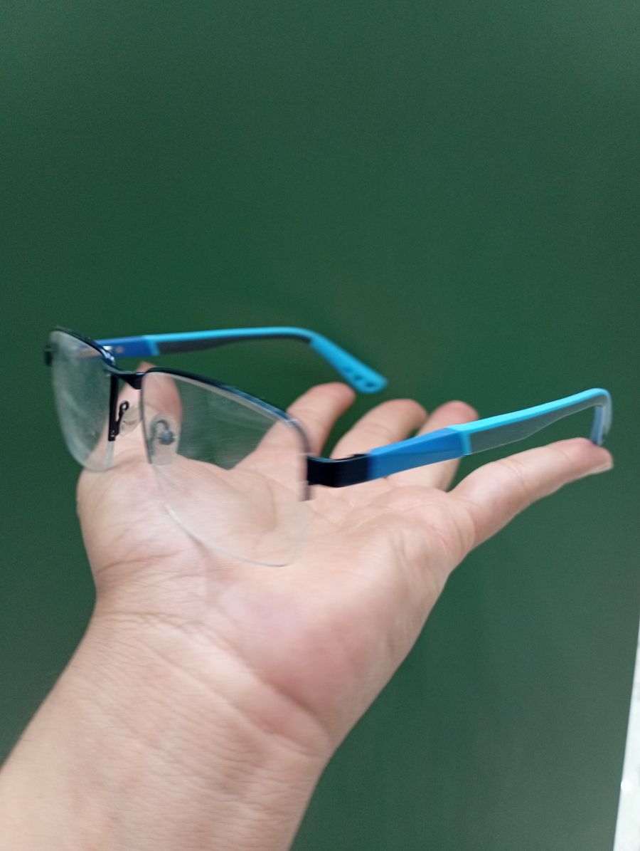 KSL 时尚蓝色框眼镜，轻便耐用，适合日常佩戴