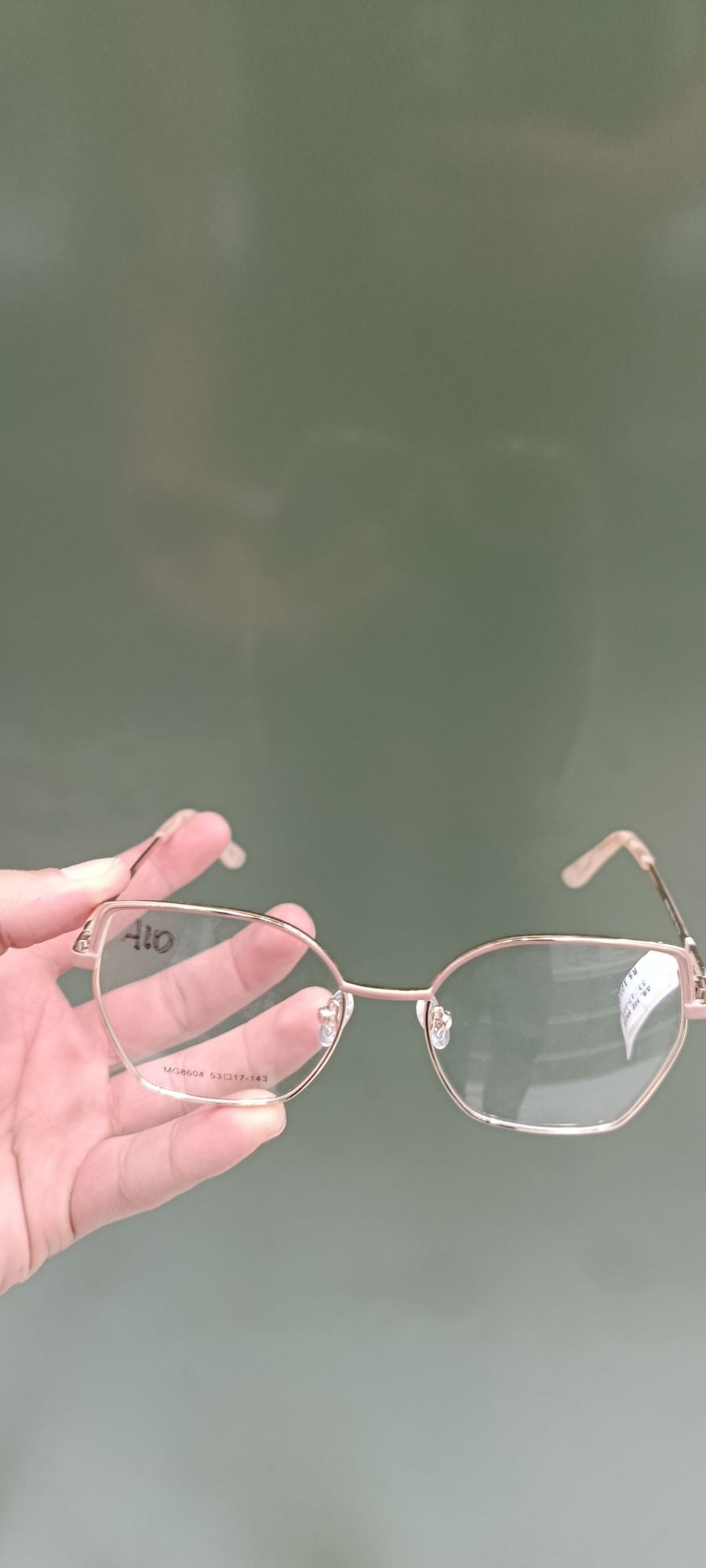 时尚金属框眼镜，品牌AO，透明镜片，适合日常佩戴