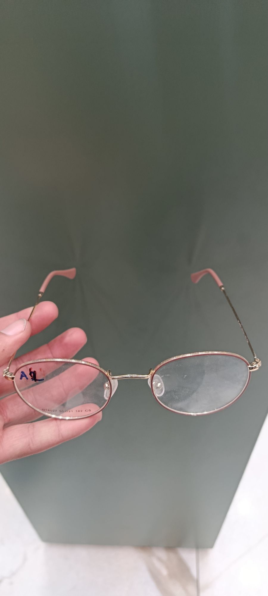 时尚复古圆形眼镜，金色框架，粉色镜片，适合日常佩戴