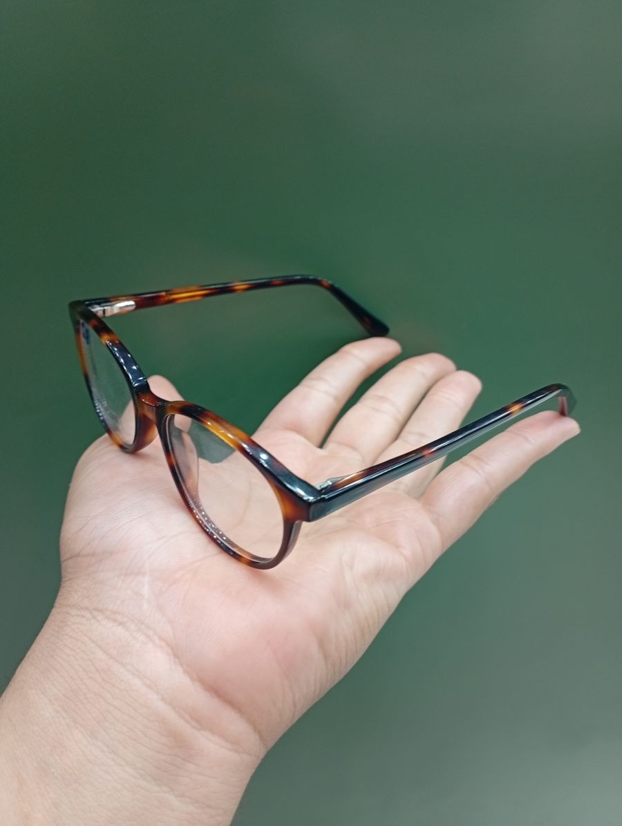时尚圆形眼镜框，品牌未知，棕色，适合日常佩戴