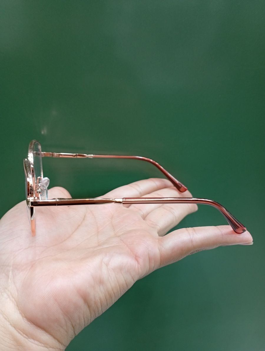 儿童粉色猫眼镜框，轻便时尚，适合日常佩戴