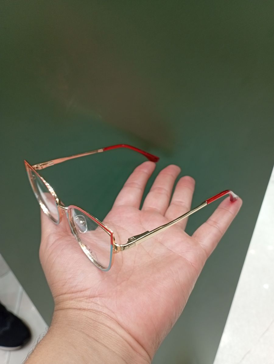 儿童猫眼镜框，红色边框，时尚可爱，适合小朋友