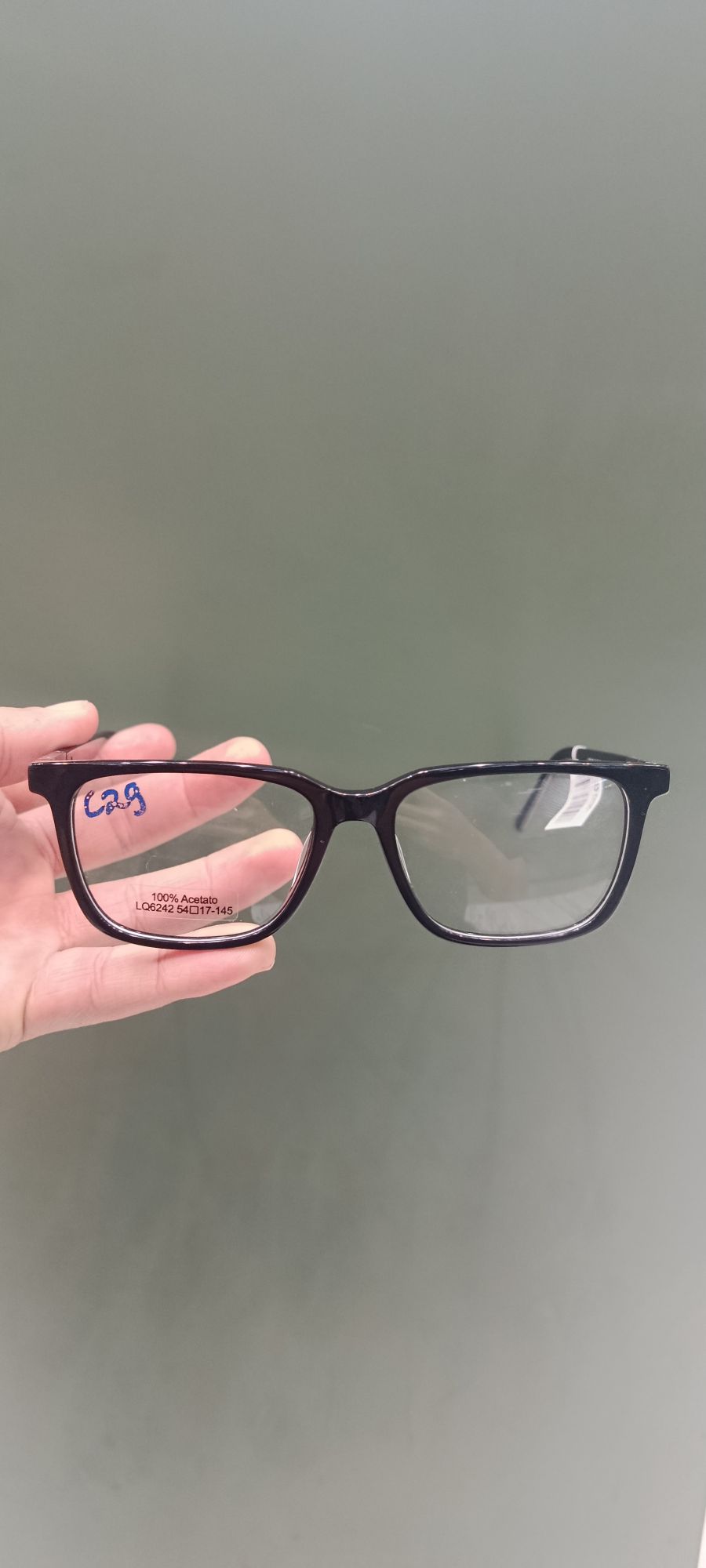 时尚眼镜框，品牌CIG，适合日常佩戴，颜色深棕
