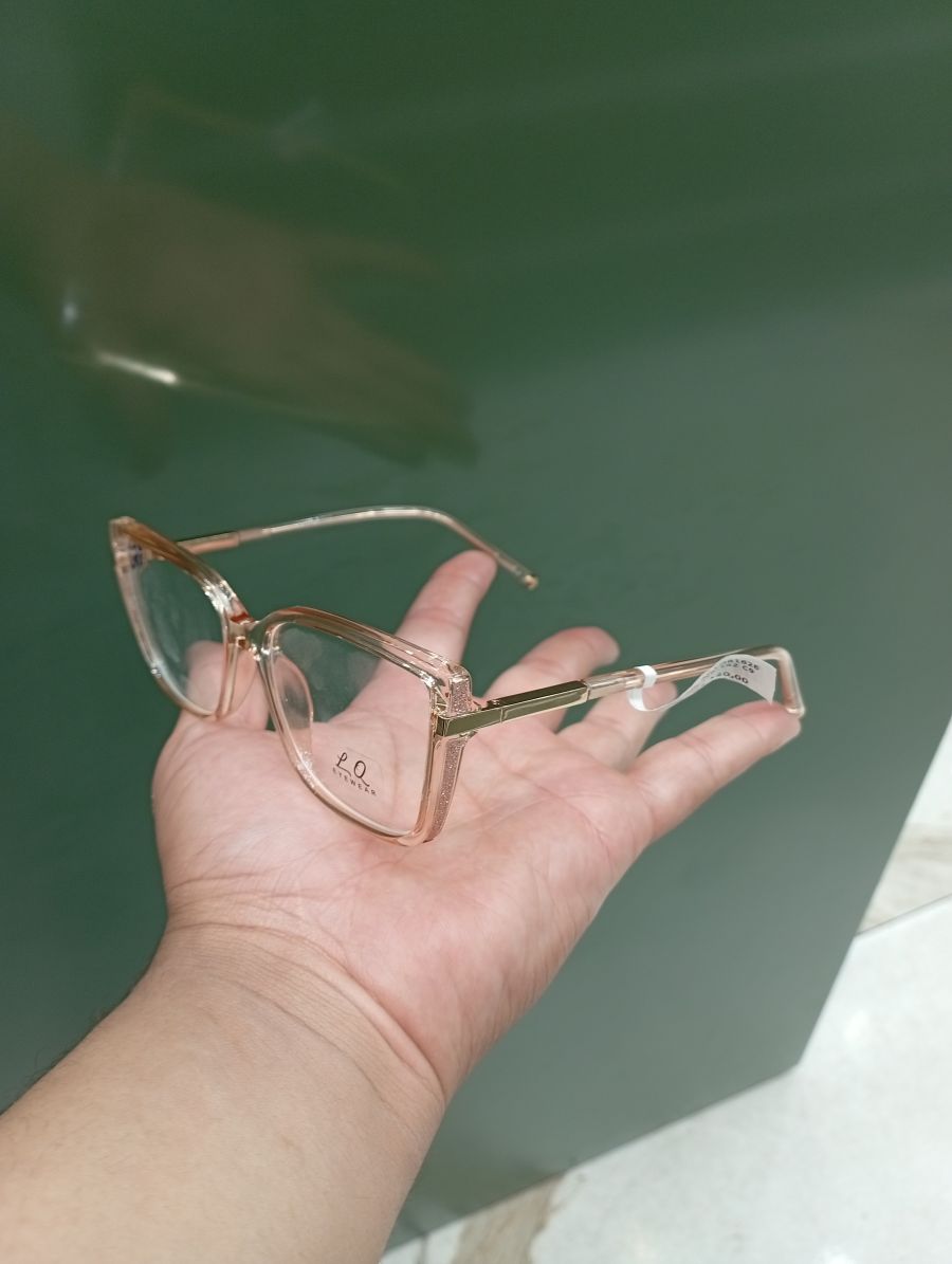 透明框时尚眼镜，品牌：EYEWEAR，适合日常佩戴